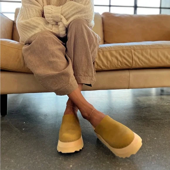 Bryr  Clogs Chonk in Kelp - Picture 9 of 14